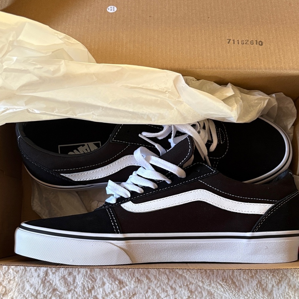 Vans Men's Black and White Sneakers